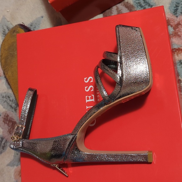 Guess heels - Picture 3 of 3